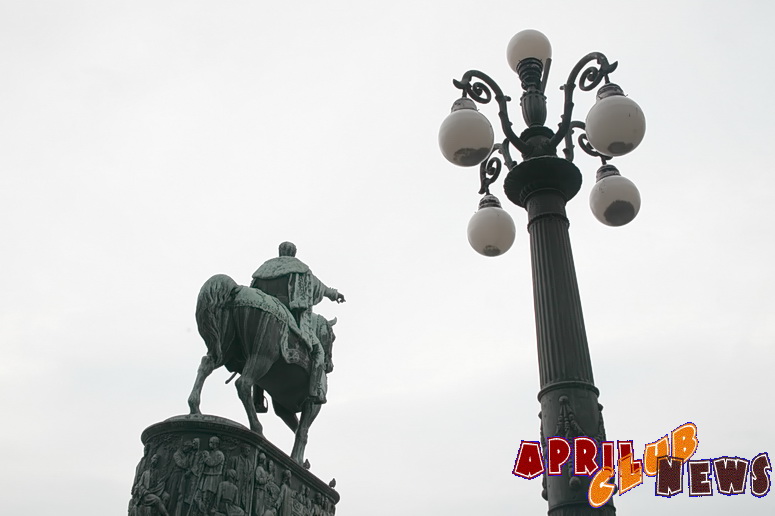Статуя князя Михаила на площади Республики