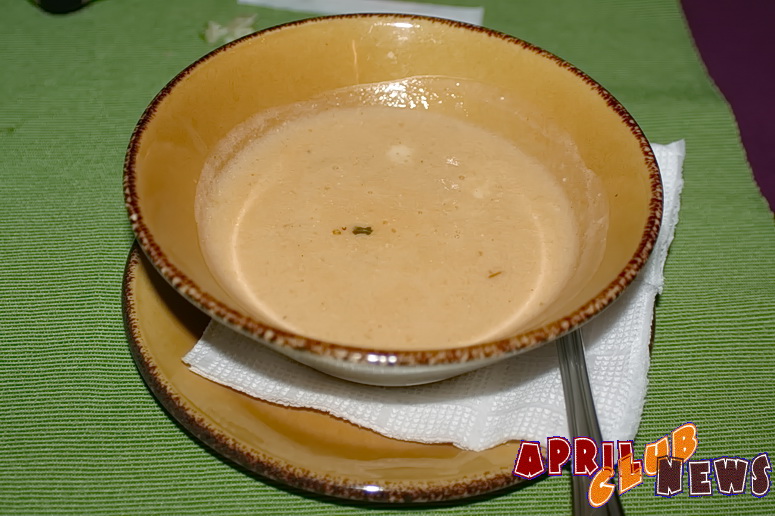 Суп из креветок «Чупе», подается с яйцом «Пашот»